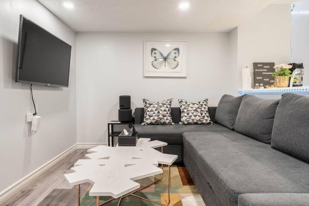 Apartmán Cozy Nest Basement Unit Hamilton Exteriér fotografie