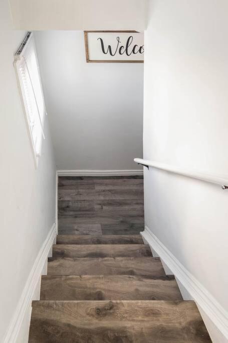 Apartmán Cozy Nest Basement Unit Hamilton Exteriér fotografie