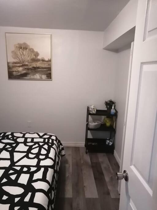Apartmán Cozy Nest Basement Unit Hamilton Exteriér fotografie