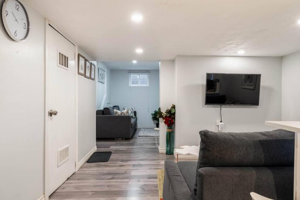 Apartmán Cozy Nest Basement Unit Hamilton Exteriér fotografie