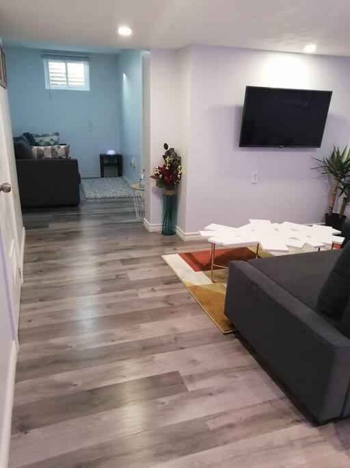 Apartmán Cozy Nest Basement Unit Hamilton Exteriér fotografie